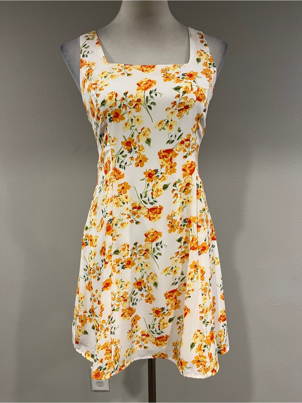 Lulu's White and orange floral Mini Dress with straps‎ size medium
